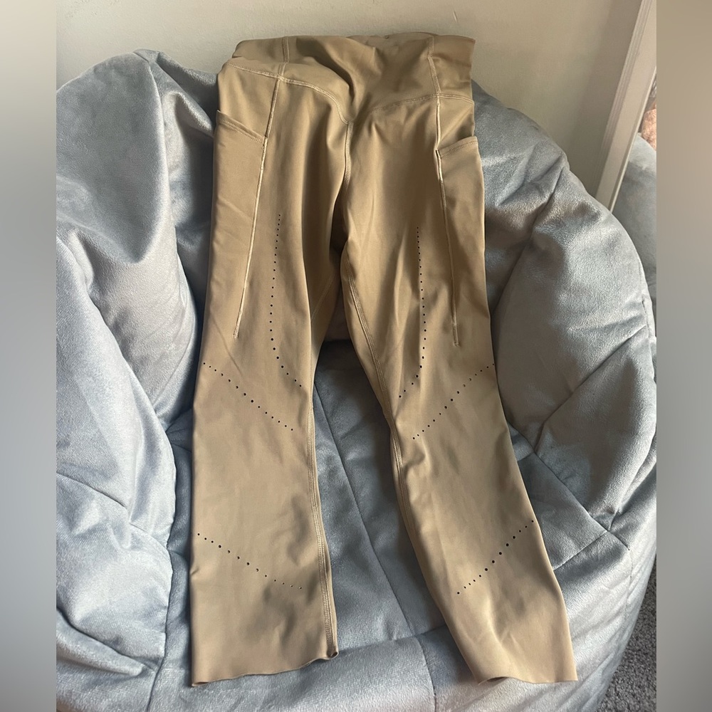 Brooks Run Happy Leggings! Color is espresso. Size small.